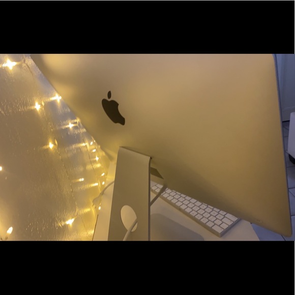 iMac - Picture 2 of 4